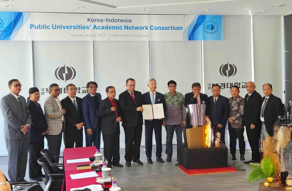 University Leaders after Signing Consortium Statute Document