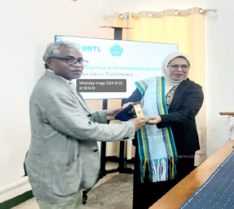 Receiving Token of Appreciation by VIce Rector Dr. Nur Aida Kubangun (right)
